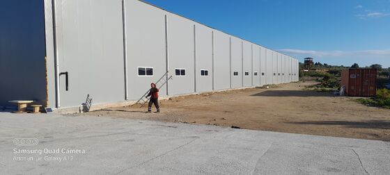 kupować Stalowa hala konstrukcyjna z odpornością na wiatr i możliwością magazynowania produkcja online