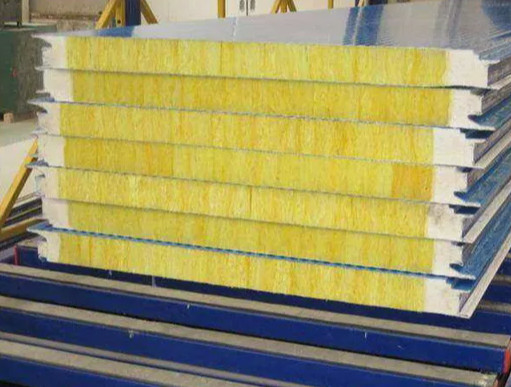 comprar Panel sándwich prefabricado de alta calidad con revestimiento de color, acero galvanizado y lana de vidrio online manufacture