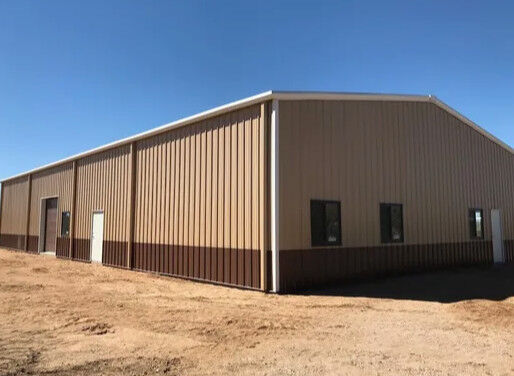 kopen Commerciële metalen constructiegebouwen met hellend dak, geprefabriceerde metalen gebouwen online vervaardiging