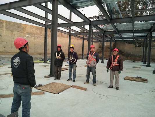 Mua Nhà kho kết cấu thép khẩu độ lớn tùy chỉnh với cường độ kết cấu cao cho mục đích công nghiệp sản xuất trực tuyến