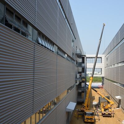 acquistare Edificio prefabbricato in metallo di dimensioni personalizzate e edificio con struttura in acciaio con tempi di installazione brevi e costi di manutenzione ridotti fabbricazione online