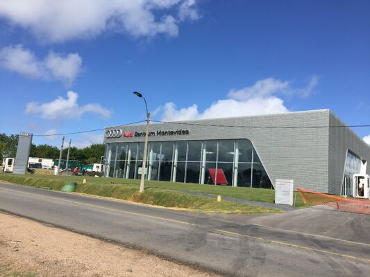 Steel-structured Car Showroom With Modern Aesthetics
